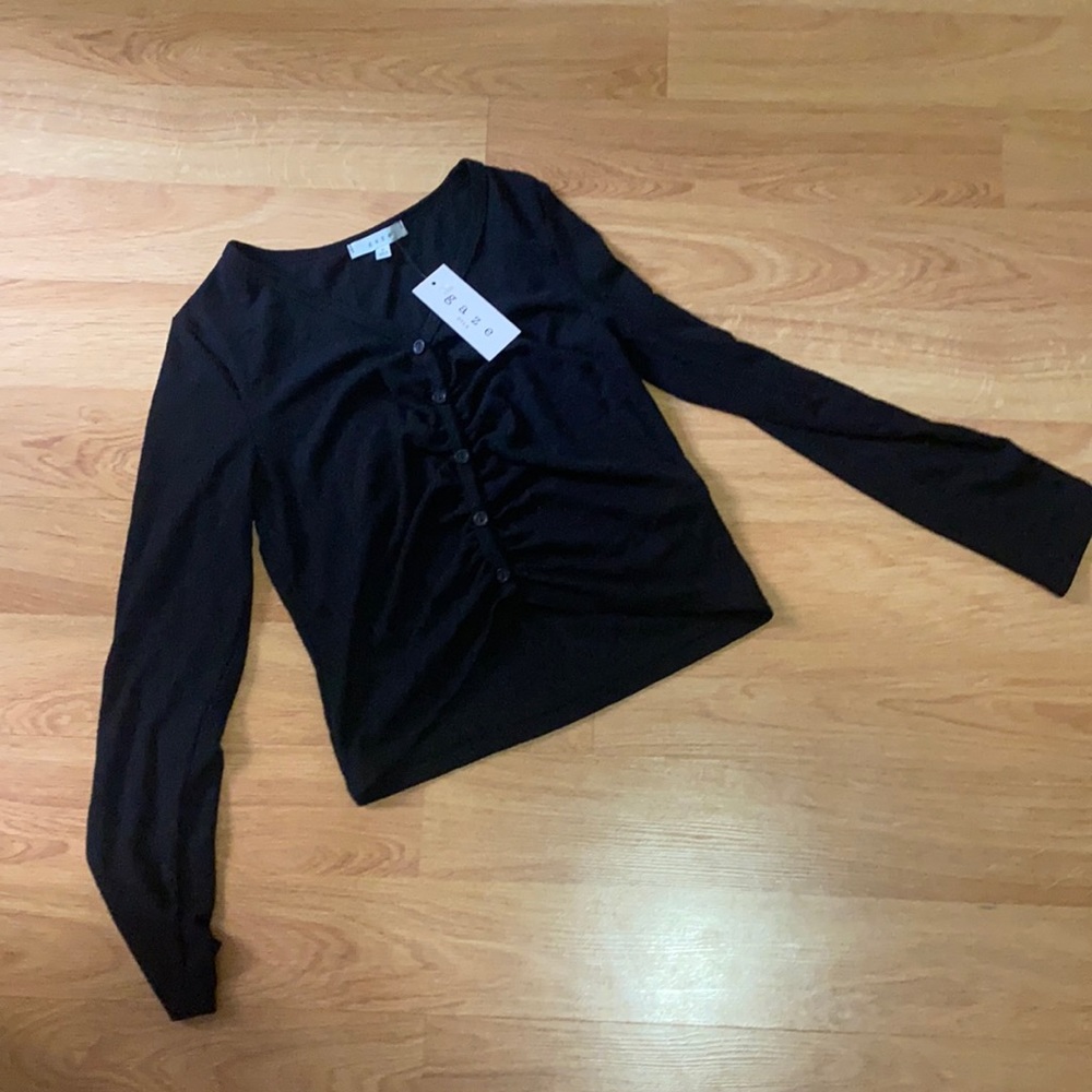 ⚫️ black button top!